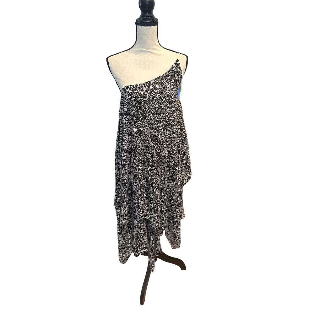Women’s Akira Black Label One Shoulder Dress. Size Large